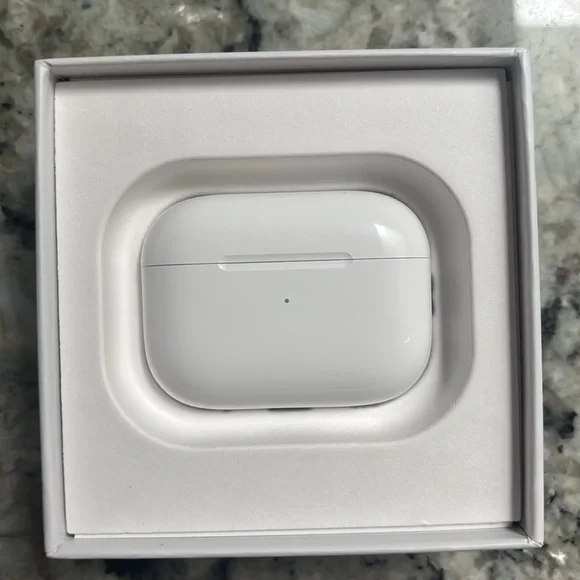 AirPods Pro with MagSafe Case (USB‑C) Adaptive Audio
